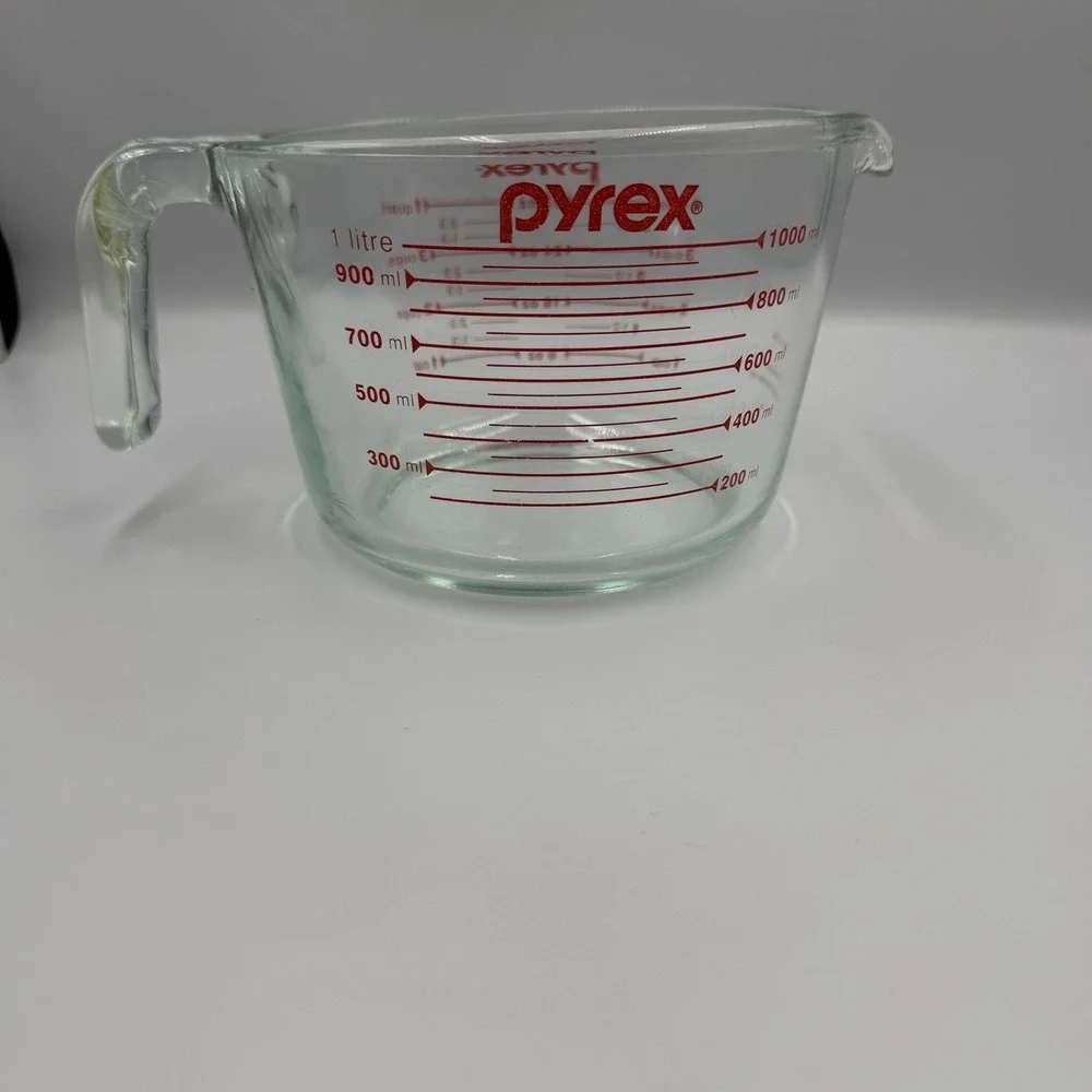 Pyrex 4-Cup 1 Quart Glass Measuring Cup with Red Lettering and Open Handle